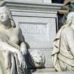 Schiller Statue als Sinnbild für den Schillerkiez in Berlin