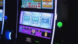 Casinos mit Minimal-Einzahlung vs. High Roller Casinos